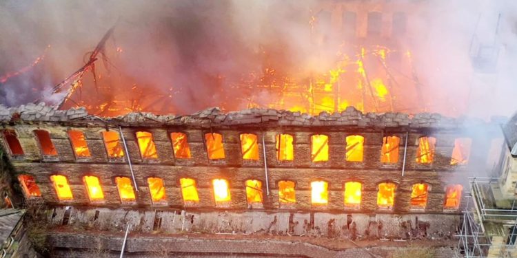 Jovem é condenado por incêndio que destruiu fábrica histórica de 150 anos de ‘Peaky Blinders’