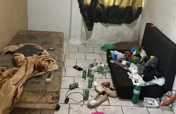 Jovem é resgatada em SC após ser feita refém e ameaçada com vazamento de vídeos íntimos