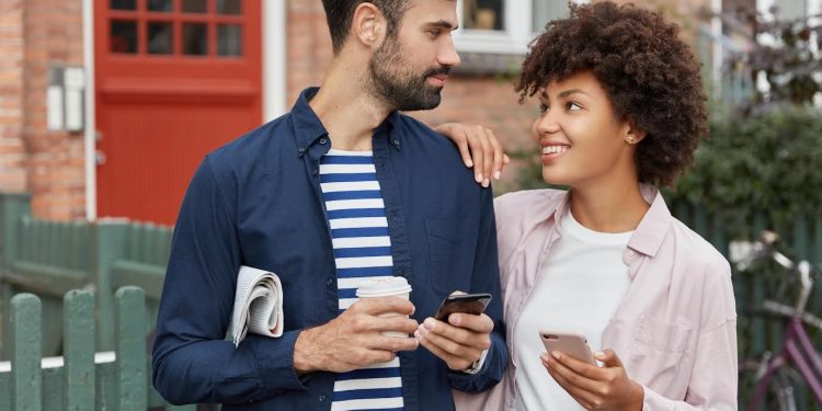 Jovens contratam seguro de vida antes de ter filhos