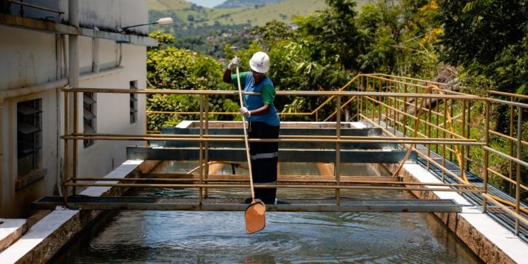 Justiça manda reintegrar 460 funcionários da Rio+Saneamento após demissão em massa
