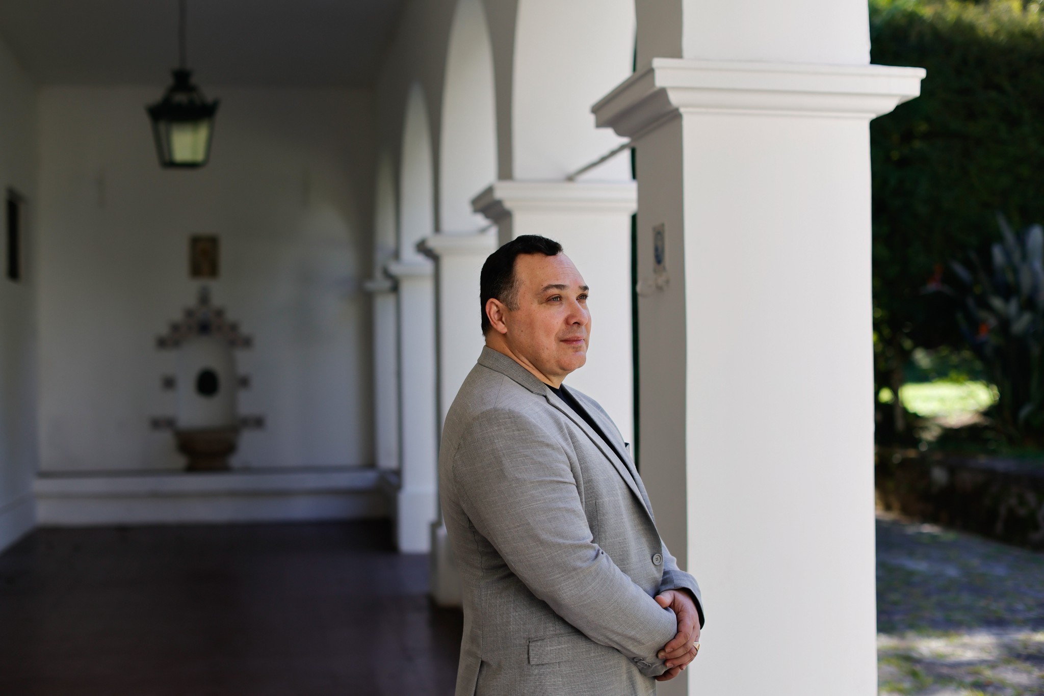 Justiça suspende decisão que autorizava príncipe a voltar para palácio em Petrópolis