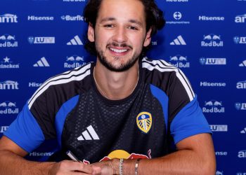 Leeds paga alto por goleiro da Inglaterra na Copa, que será concorrente de Lucas Perri