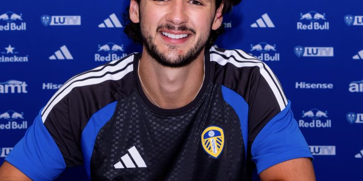 Leeds paga alto por goleiro da Inglaterra na Copa, que será concorrente de Lucas Perri