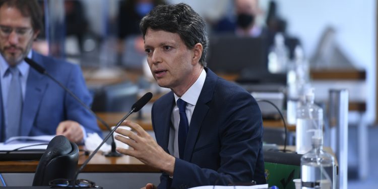 Líder do PP pede que TCU liste processos com atuação de advogado que doou R$ 2 milhões ao MDB da PB