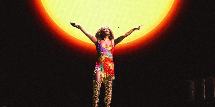 Liniker chega ao Rio de Janeiro com 'Bye bye Caju'; tudo que você precisa saber sobre o show