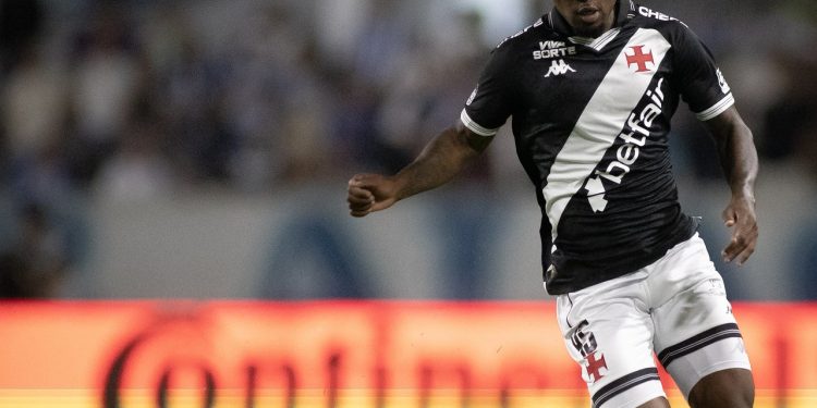 Loide Augusto volta de empréstimo, mas está fora dos planos do Vasco