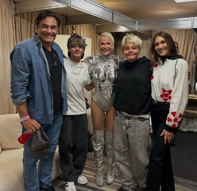 Luciano Szafir leva filhos ao show da Xuxa em São Paulo