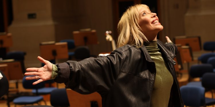 Luiza Possi fala sobre conversão, carreira gospel e confusão com cantora: 'Não lido com a maldade humana'