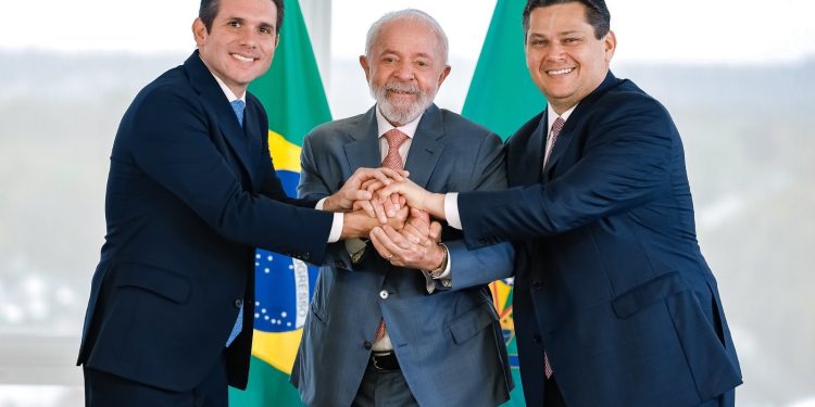 Lula chama Motta e Alcolumbre para reunião em tentativa de votar MP da taxa das blusinhas
