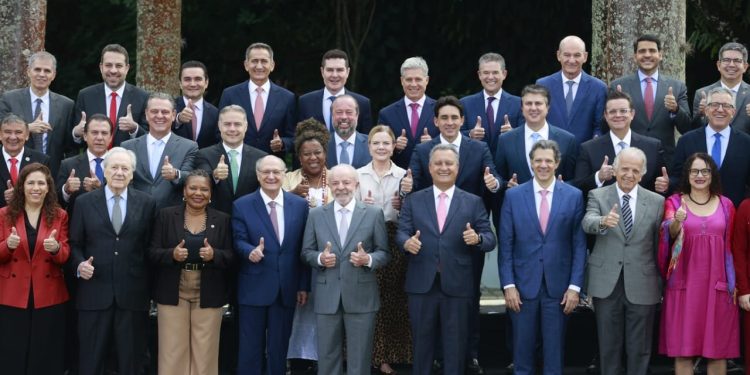 Lula tem 22 dos seus 30 ex-ministros como candidatos em 12 estados em 2026