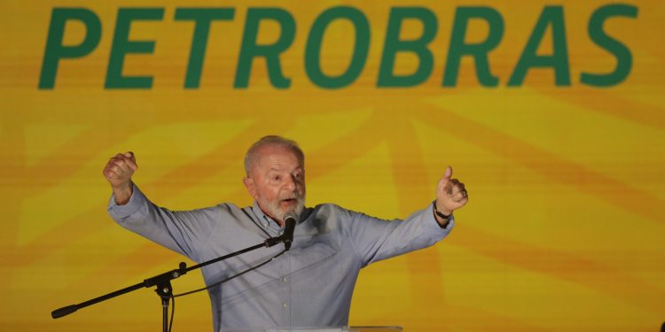 Lula visita operação da Petrobras na Margem Equatorial após descoberta de petróleo