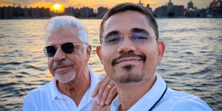 Lulu Santos faz viagem romântica com o marido, Clebson Teixeira