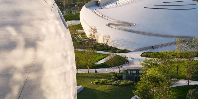 Maiores arquitetos da China festejam primeira exposição de Niemeyer no país