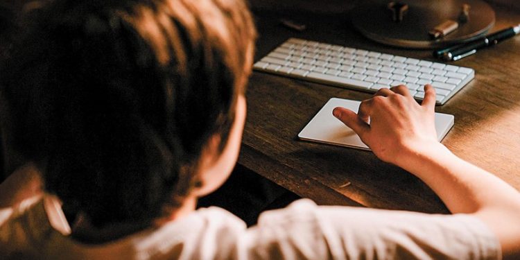 Mais da metade dos sites de conteúdo adulto monitorados ignora regra de verificação etária