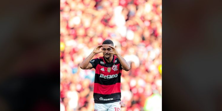 Mais perto do líder, Flamengo guiado por Lino bate um Botafogo que flerta com o perigo; análise