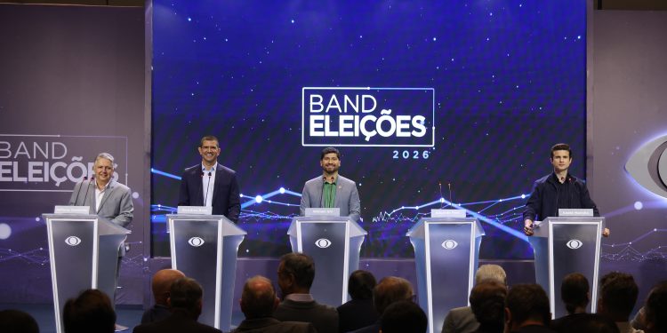 Manifestação na porta, imitação de Paes e dobradinha 'natural' entre Ruas e Marinho: veja os bastidores do debate da Band no Rio