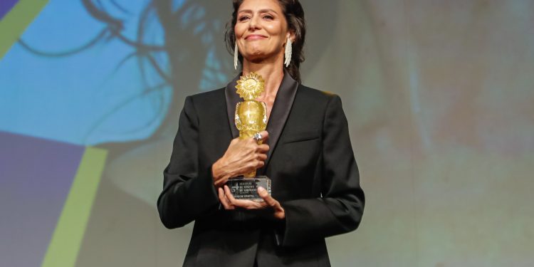 Maria Fernanda Cândido celebra Laura Cardoso e Glória Menezes durante homenagem em Gramado: 'Artistas que me inspiram'