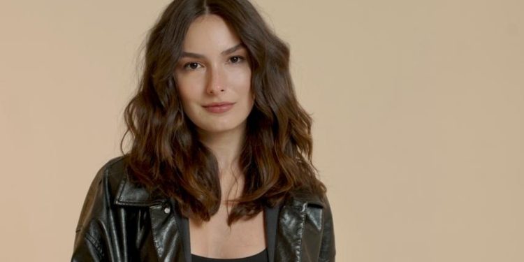 Marina Moschen fala sobre nova fase no cinema, discrição nas redes e revela com quem gostaria de contracenar