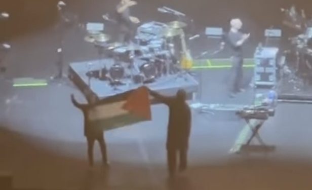 Massive Attack é banido de Singapura após exibição de bandeira da Palestina em show no país
