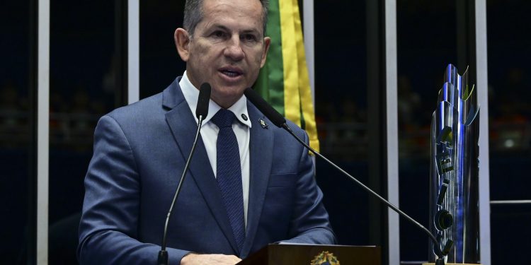 Mauro Mendes, ex-governador do Mato Grosso, e deputado são alvos da PF em investigação sobre desvio e lavagem de dinheiro
