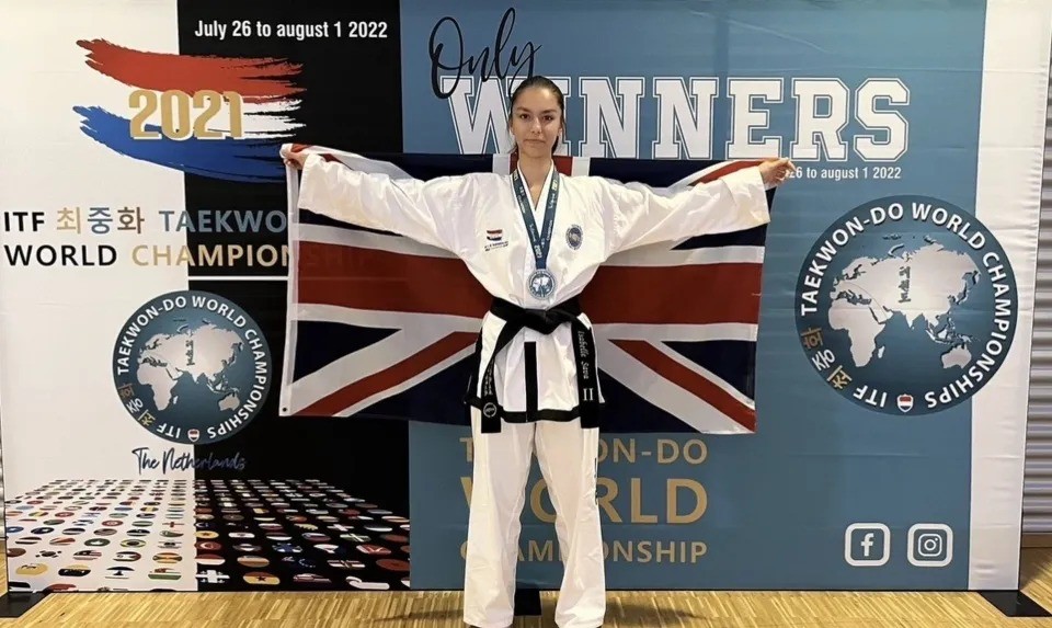 Medalhista mundial de taekwondo morre aos 19 anos após parada cardíaca durante o sono