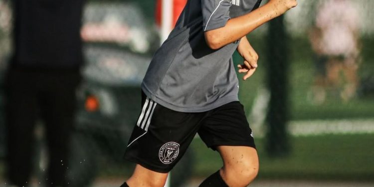 Messi desmente rumores sobre saída do filho Thiago para o Barcelona