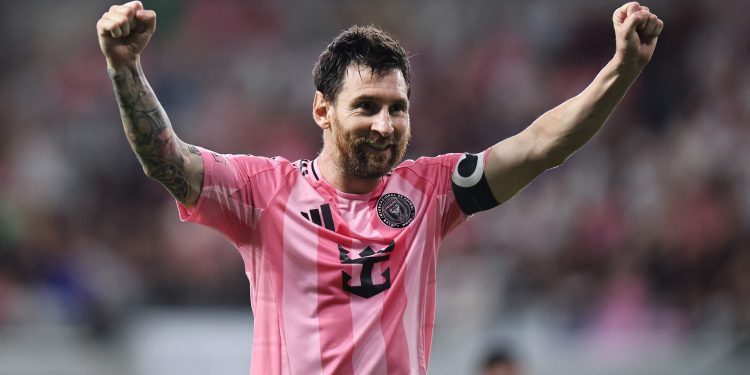 Messi volta a marcar quatro gols na mesma partida após quatro anos e fica mais perto do milésimo