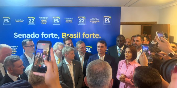 Michelle reencontra Flávio pela primeira vez após crise: 'Colocamos uma pedra. Qual família não é perfeita?'