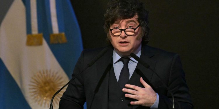 Milei afirma que 'loucura' do aborto legal na Argentina está 'custando caro'