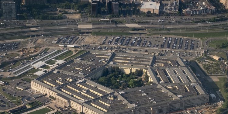 Militares dos EUA pedem ideias 'criativas' às tropas para pressionar o Irã, diz TV