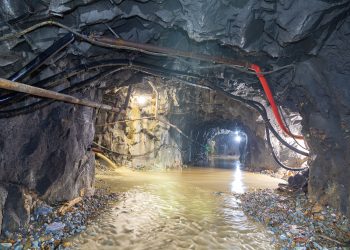 Mina abandonada desaba e deixa 14 mineradores clandestinos mortos na África do Sul