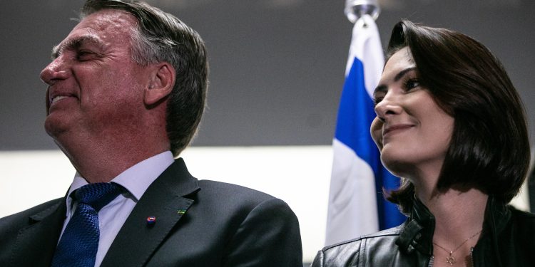 Moraes libera cunhada a cuidar de Bolsonaro enquanto Michelle passa por exames em hospital de Brasília