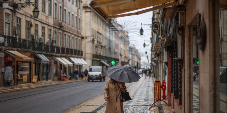 Morar em Portugal: veja salários, vistos e as novas regras de migração para brasileiros