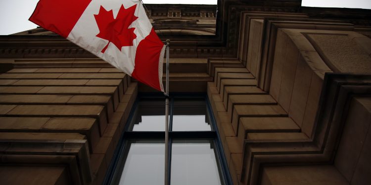 Morar no Canadá: compare salários, custo de vida e regras para brasileiros que querem se mudar para o país