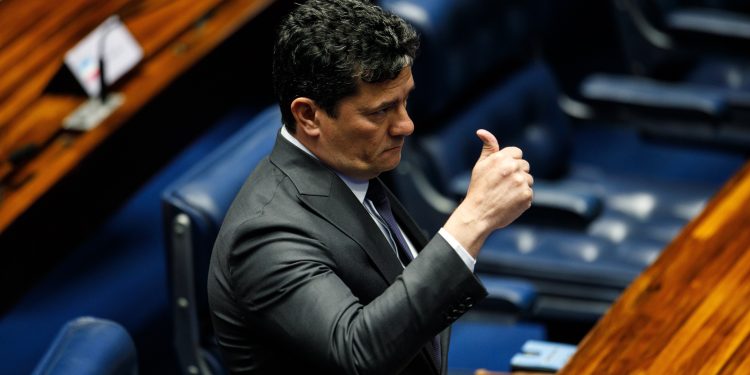 Moro oficializa candidatura ao governo do Paraná e crítica Lula em convenção do PL