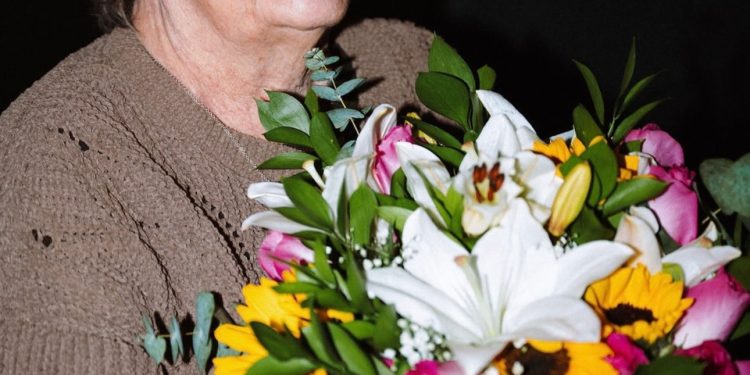 Morre mãe de OSGEMEOS, e artistas lamentam: 'O céu ganhou uma estrela que brilhará sobre nossas vidas'