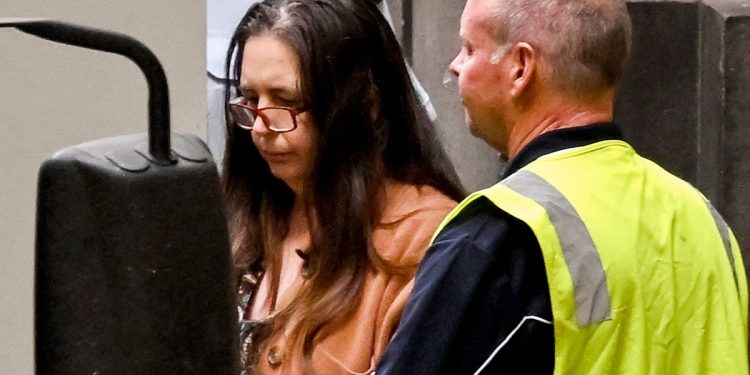 Mulher condenada à prisão perpétua por matar parentes com cogumelos venenosos tenta anular sentença na Austrália