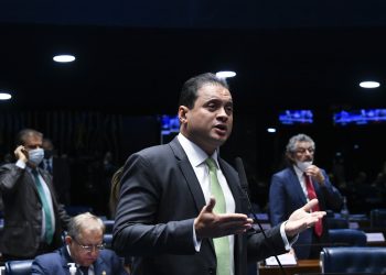 Mulher de Weverton Rocha recebeu R$ 11 milhões de empresas ligadas a advogado alvo de operação sobre esquema de fraudes do INSS, aponta PF