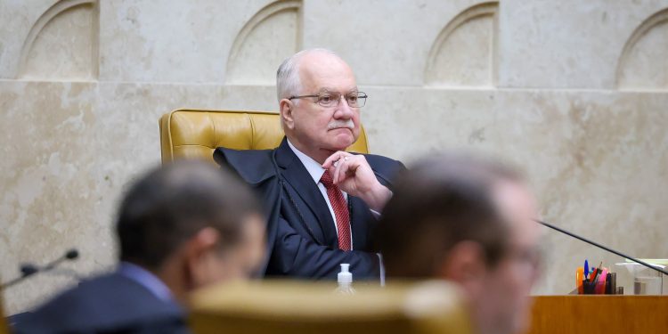 Na abertura do Judiciário, Fachin afirma que críticas não fragilizam, mas fortalecem o STF