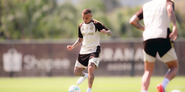 Não são só contratações: de Cebolinha a De la Cruz, Flamengo encontra dificuldade para vender jogadores sem espaço