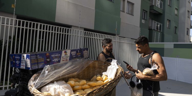 Nasce um bairro: moradores contam como tem sido desbravar a Zona Portuária do Rio