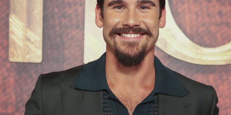 Nicolas Prattes recusa convite para protagonizar novela de Daniel Ortiz. Entenda o motivo e saiba detalhes da trama
