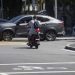 Novas regras para veículos elétricos no Rio requerem redução de velocidade nas vias, dizem especialistas: 'Agora, vai todo mundo ter que empurrar na calçada'