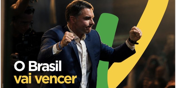 Novo marqueteiro define o slogan de Flávio Bolsonaro na campanha