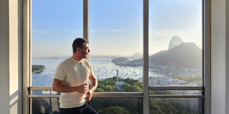 Novos 'blogueiros', corretores fazem sucesso nas redes sociais e ganham boas comissões com vídeos de imóveis