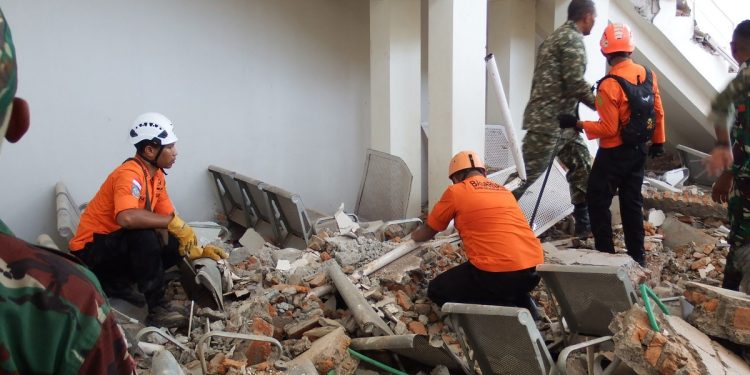 Número de mortos por terremoto na Indonésia sobe para 20; há feridos e desaparecidos
