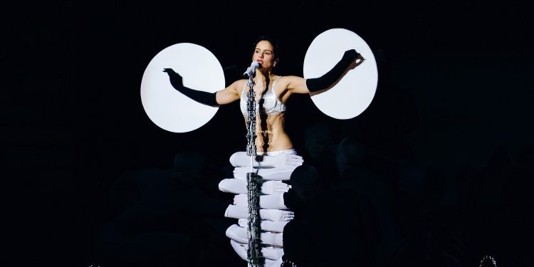 O que esperar dos únicos shows de Rosalía no Brasil na turnê ‘Lux’, esta segunda (10) e terça (11), no Rio de Janeiro