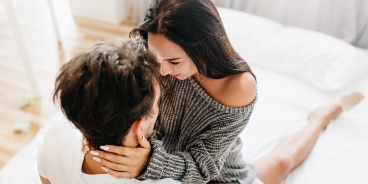 O que evitar antes da intimidade? Veja hábitos que podem causar desconforto