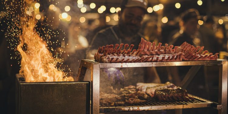 Oito horas de churrasco, open bar e música: BBQ Sem Fronteiras será no Jockey Club no dia 15; veja detalhes