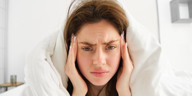 Olhar cansado mesmo depois de dormir? Saiba quando a blefaroplastia pode ajudar